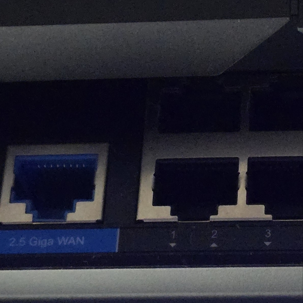 TP-Link Black Wi-Fi Router - Picture 9 of 9